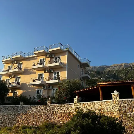 Season Hotel 3*