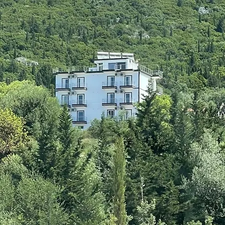 Season Hotel 3*